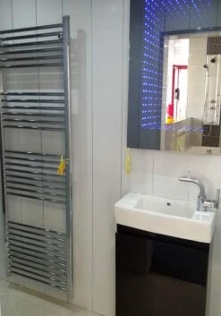 Neptune 200 Moderna White & Chrome Flat Panel - PVC Plastic Wall & Ceiling Cladding - 2.6m - 5 Pack 11 Neptune 200 Moderna White & Chrome Flat Panel - PVC Plastic Wall & Ceiling Cladding - 2.6m - 5 Pack -Perfect Finish 20160517 161725