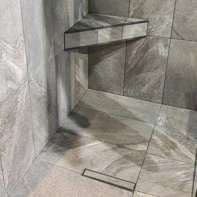 Wedi Sanoasa Tileable Corner Seat - 600 X 300 X 100mm 7 Wedi Sanoasa Tileable Corner Seat - 600 X 300 X 100mm - Image 5